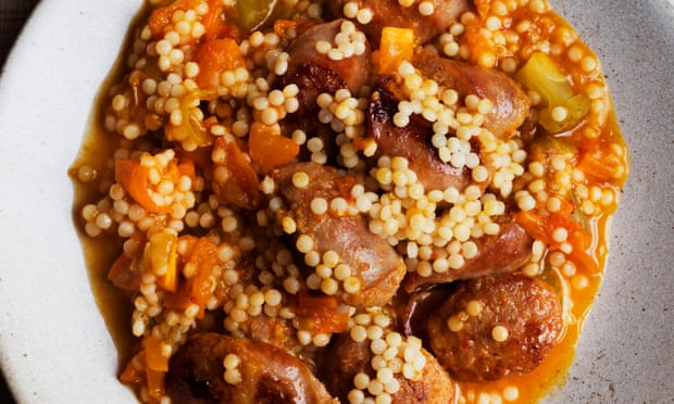 sausage and fregola with harissa on a round plate