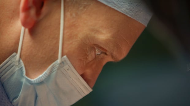 Dirk Strauss during patient Ian’s surgery at The Royal Marsden Hospital, London, in Super Surgeons: A Chance at Life.