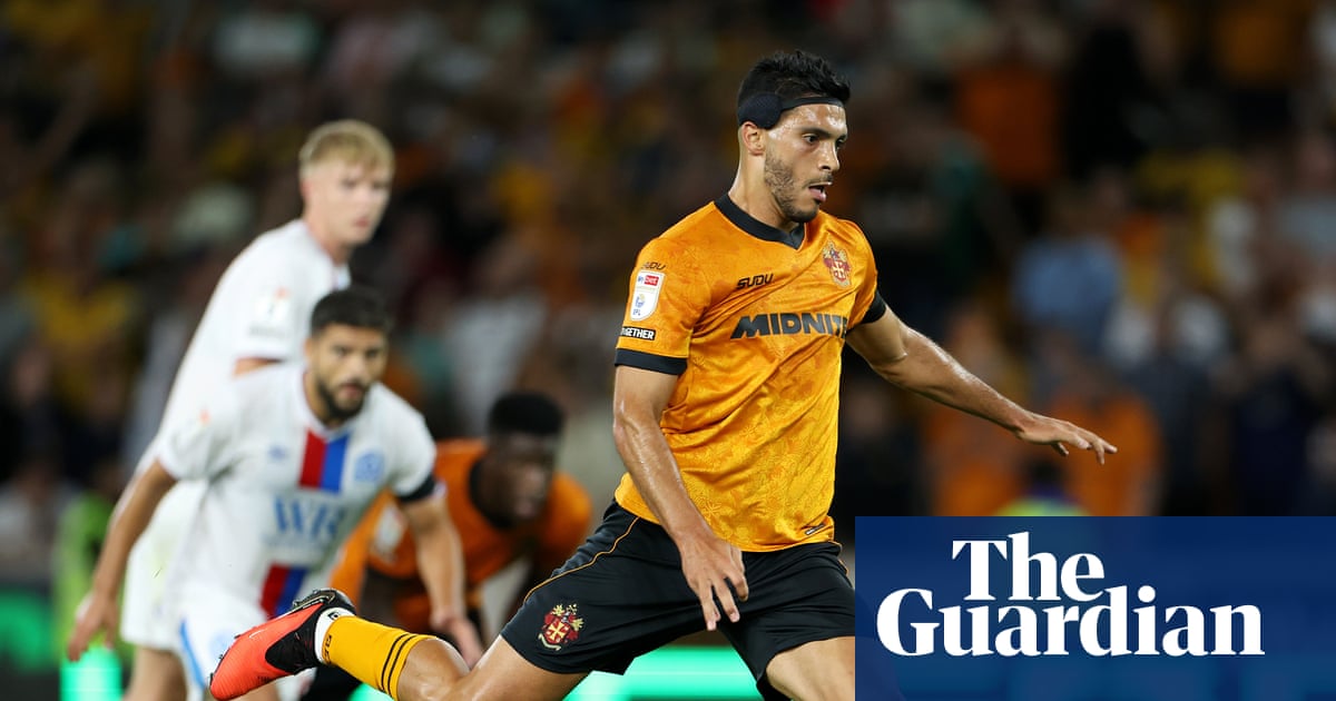 Raúl Jiménez’s injury-time penalty salvages point for Wolves against Blackburn