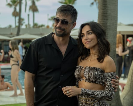 Hugo Silva as César and Ana Isabelle as Katy in Marbella.