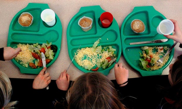 Primary school children eating lunch