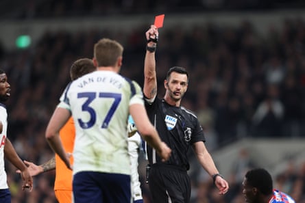 Micky van de Ven is sent off in the first half