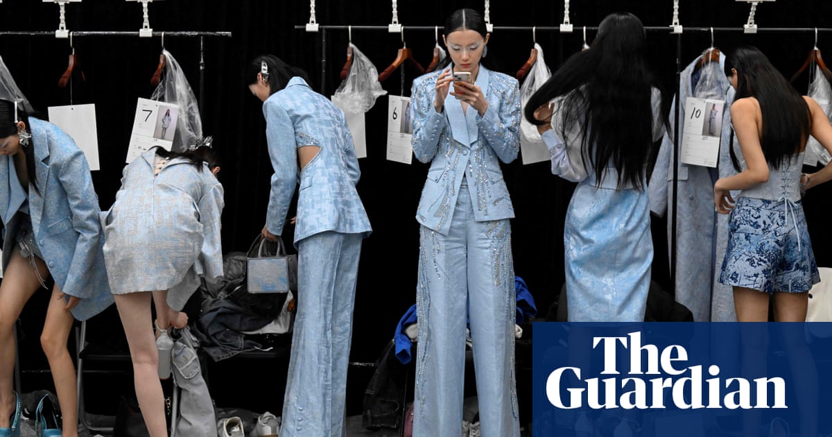 Titanosaur, floods and a Mayan burial: Thursday's best photos - The Guardian