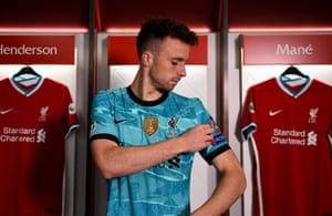 Jota poses in the Liverpool shirt