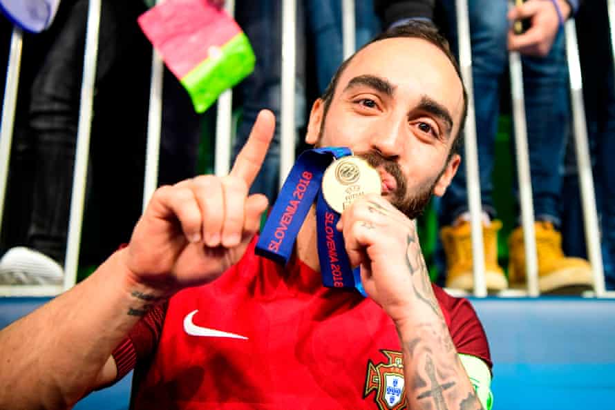 Ricardinho kisses his gold medal after Portugal won the 2018 European Futsal Championship in Slovenia.