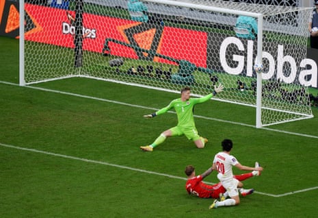 Sardar Azmoun hit the post!