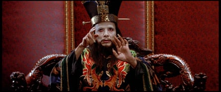 Comme David Lo Pan dans Big Trouble in Little China.