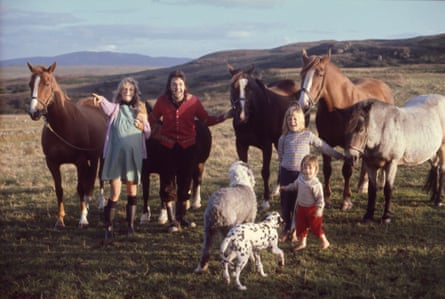 Paul, Linda, Heather and Mary McCartney with their horses and dogs