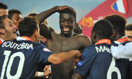Odsonne Édouard celebrates with his France teammates after winning the Under-17 Euros in 2015.