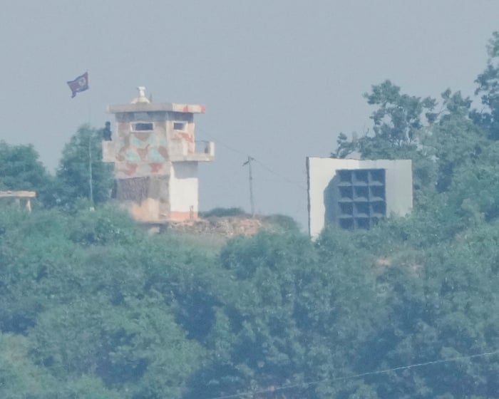 North Korea Begins Dismantling Border Loudspeakers to Ease Tensions