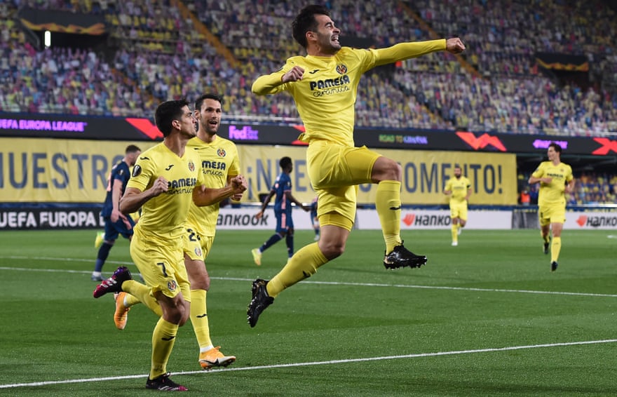 Manu Trigueros (right) celebrates with teammates Gerard Moreno and Alfonso Pedraza after opening the scoring for Villarreal.