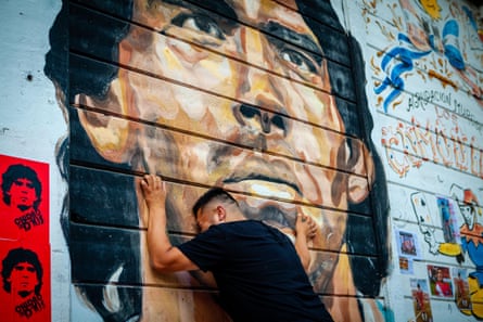 People pay tribute to Maradona in Buenos Aires