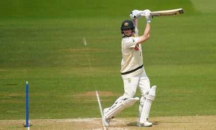 Steve Smith dari Australia ditangkap oleh Ben Duckett dari Inggris pada hari kedua Ashes Test kedua