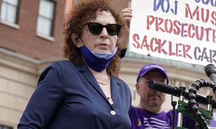 Nan Goldin protests agains the Sacklers in All the Beauty and the Bloodshed.