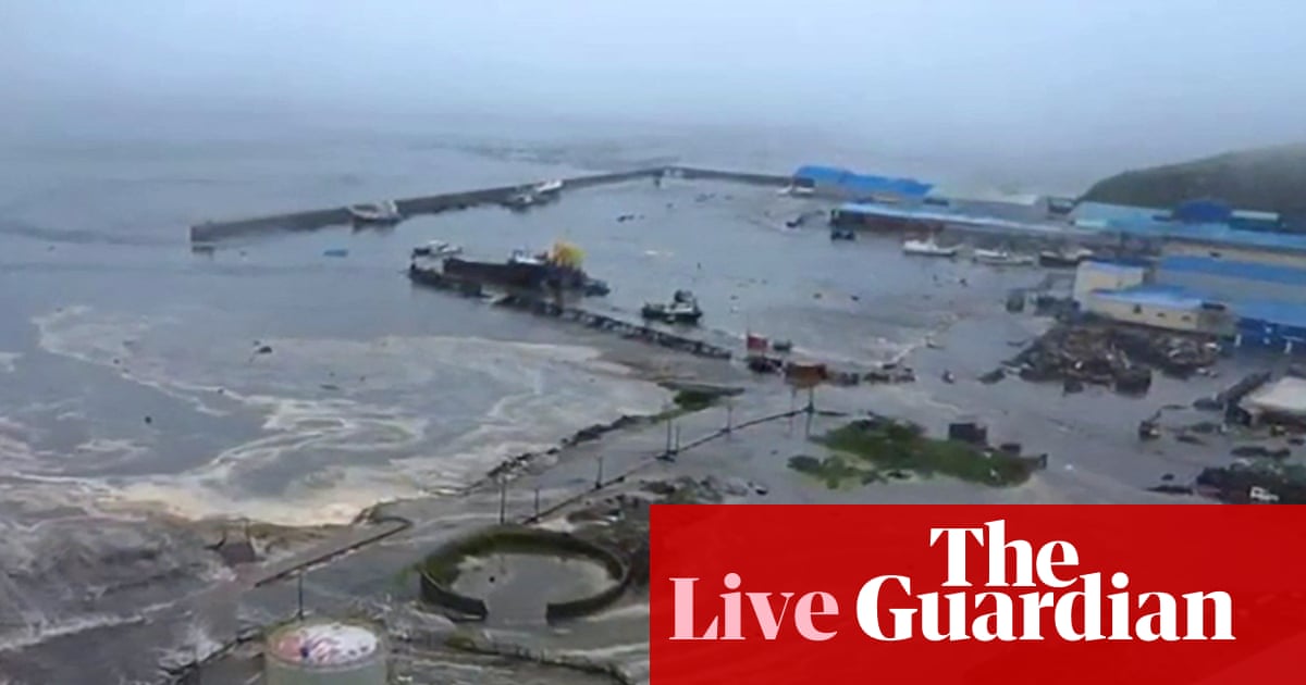 Tsunami updates live: first waves hit Hawaii after huge earthquake off Russia triggers tsunami alerts across Pacific, Japan and US