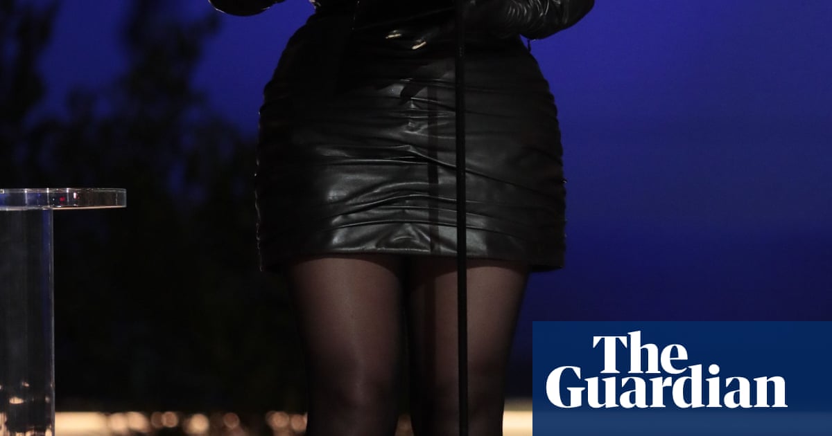 compare relative and absolute dating