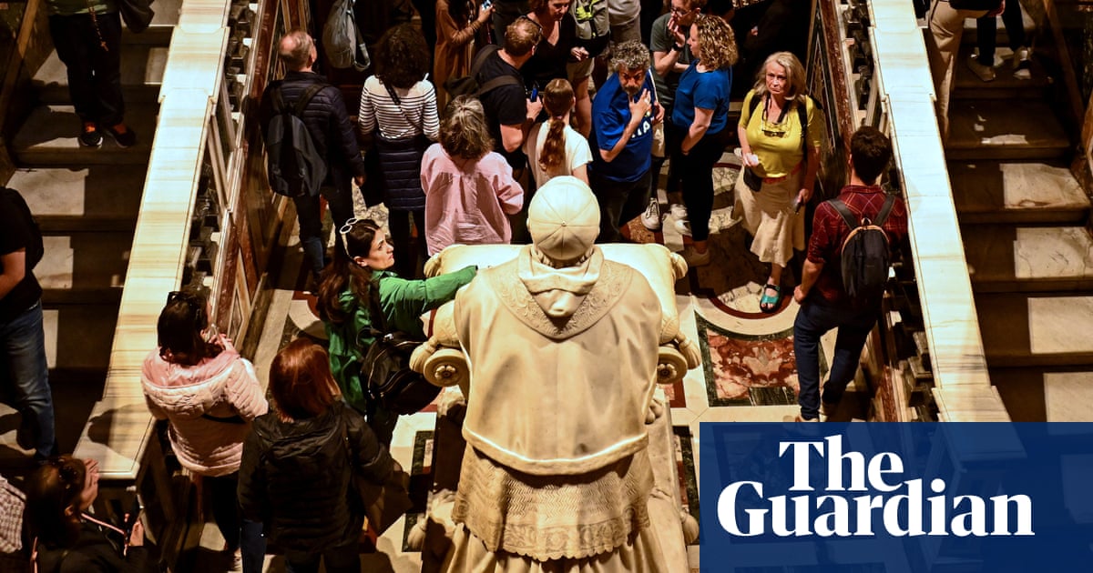 Pope Francis mourners and a boy's pigeon: photos of the day Tuesday