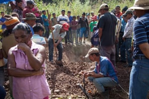 The day after the assassination of José de los Santos Sevilla, the Tolupán people bury their leader in the forest of Montaña de la Flor