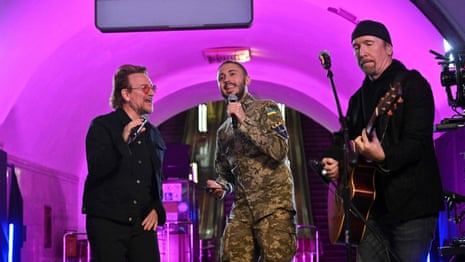 'Stand by Ukraine': U2's Bono and the Edge give surprise concert in Kyiv metro – video 