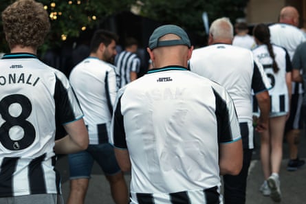 A Newcastle instrumentality wearing a portion that has had nan sanction and number of Alexander Isak removed.