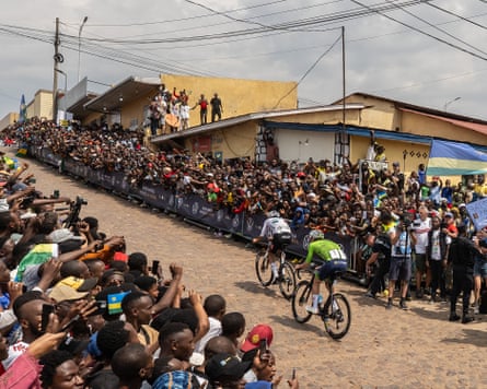 Isaac Del Toro and Tadej Pogacar climb the Wall of Kigali as fans line the streets.