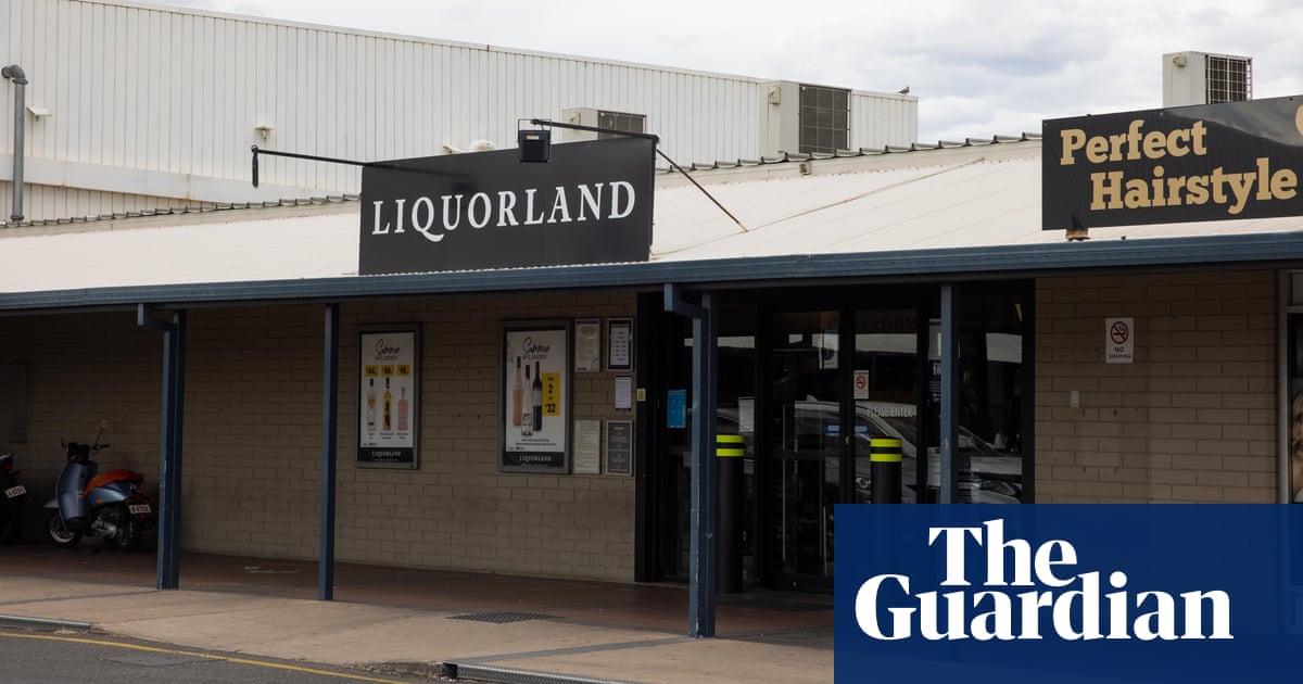 Report into Alice Springs unrest recommends urgent alcohol ban in central Australian communities
