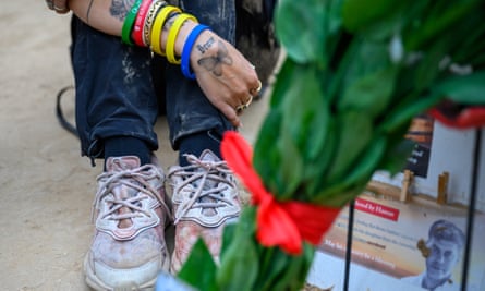 Mourners wearing colourful wrist bands