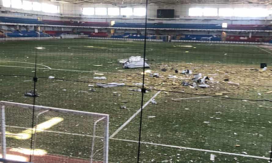 Mariupol FCs innendørsstadion dekket av rusk