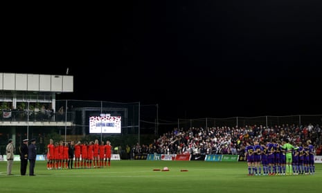 England v Japan: women’s international football friendly – live | Women's football 8 Players of England and Japan pay their respects as they observe 2 minutes silence for Remembrance Day.
