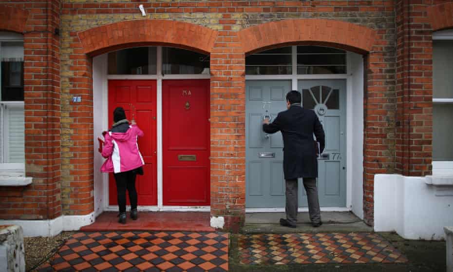 Stephen Twigg and Labour party members canvass for votes in south London, January 2015