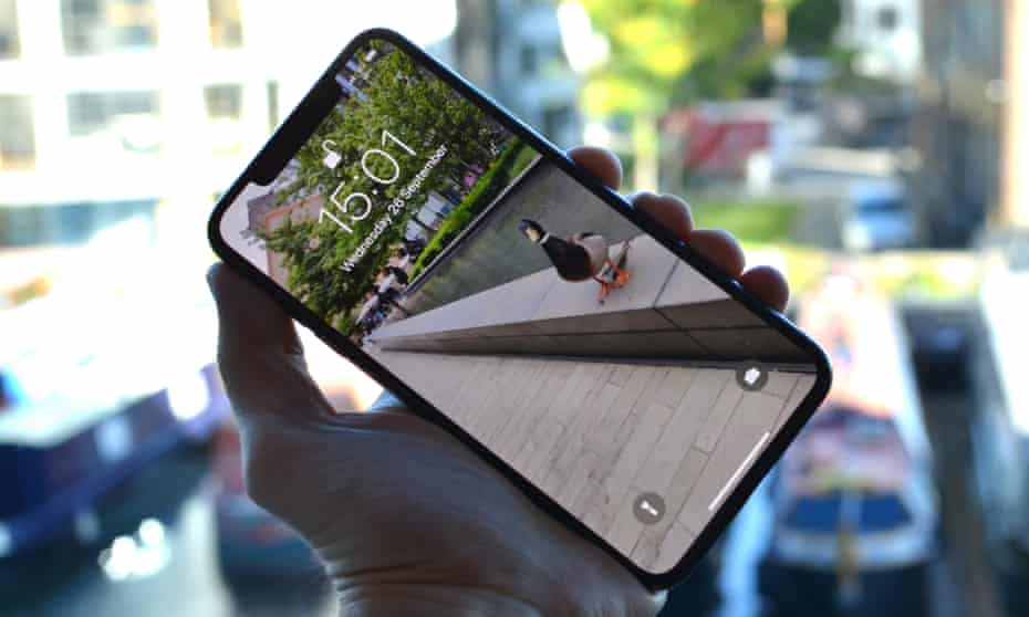 Iphone Xs Max Review Apple S Supersized Smartphone Iphone Xs The Guardian Iphone Xs Max Review Apple S Supersized Smartphone Iphone Xs The Guardian