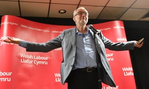 Jeremy Corbyn hablando en Newport, Gales