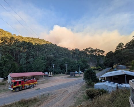Australia news live: strong winds overturn boats in Hobart ahead of regatta; thousands of ‘life-threatening’ pharmaceutical poppies stolen from Victorian farm
