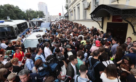 Crowds gather outside Moscow’s Basmanny court ahead of a hearing into Kirill Serebrennikov's case.