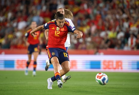 Patri Guijarro scores the first goal for Spian!