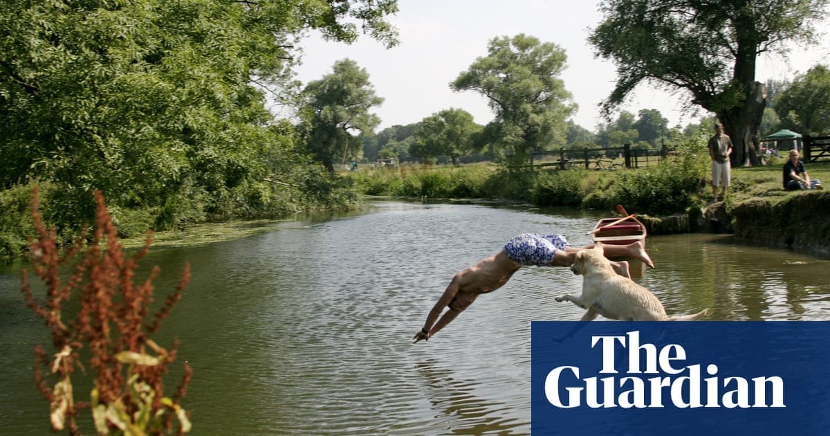King’s College in Cambridge reviews its ban on wild swimming