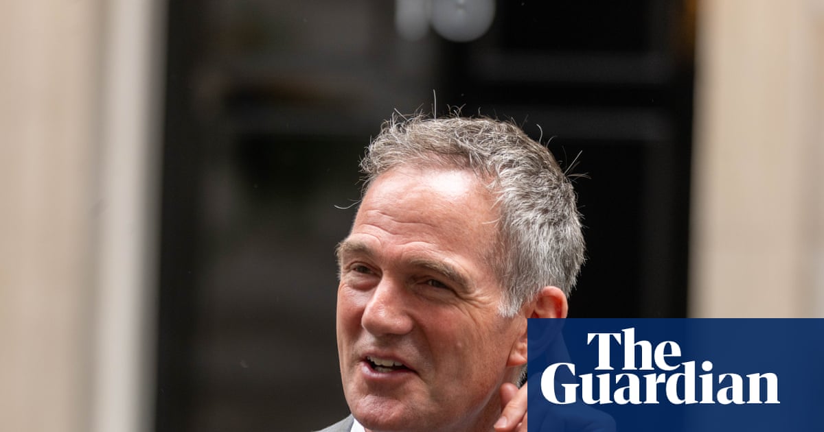 Business secretary attacks ‘entitlement’ of Starmer leadership rivals