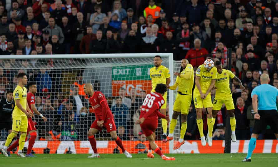 A free kick from Liverpool’s Trent Alexander-Arnold hits the Villarreal wall and hits Pau Torres in the face.