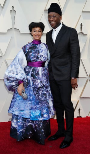 Maharshala Ali and his artist wife Amatus Sami-Karim are a red carpet power couple in the making. They have added to this growing reputation with their turn at the Oscars. Points to note: hat, glasses and – of course – a dress made from several galaxies. To infinity, and beyond