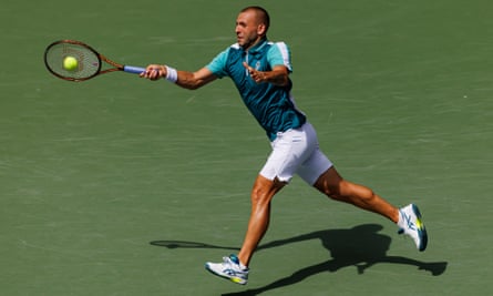 Dan Evans stretches to return a ball against Carlos Alcaraz at the US Open.
