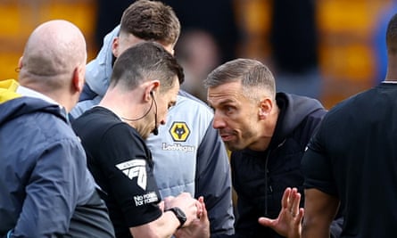 Gary O’Neil remonstrates with the referee Tony Harrington after Wolves’ defeat.