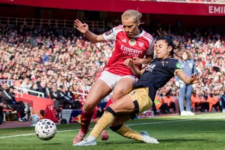 Full-back Inès Belloumou crunches into a challenge with Arsenal’s Smilla Holmberg