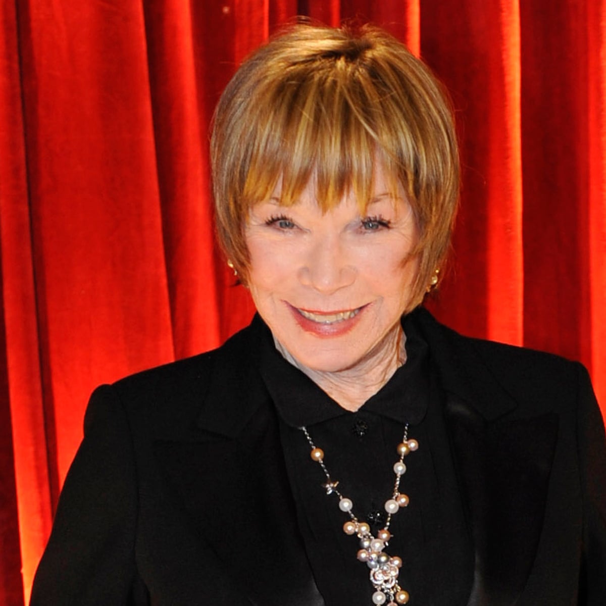 did shirley maclaine smoke cigarettes in london hi-res stock photography and images The many lives and loves