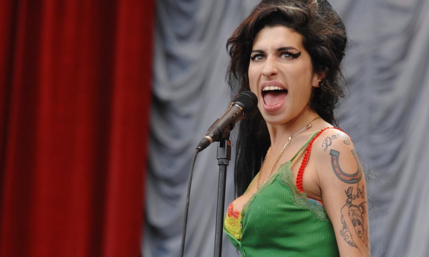 Amy Winehouse performs at Glastonbury, 2007