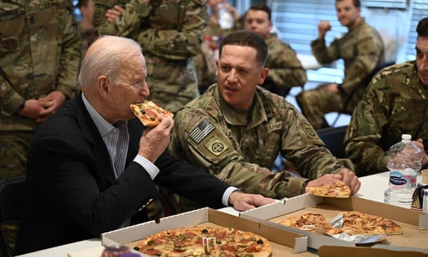 Biden meets service members from the 82nd Airborne Division in Rzeszów.
