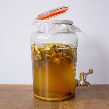 Pineapple tepache: a refreshing kombucha-style drink from stuff you’d normally chuck.