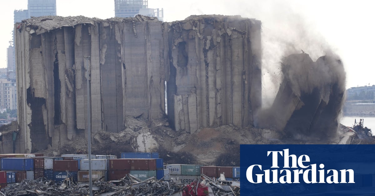 Beirut: part of silos collapses on anniversary of deadly explosion – video