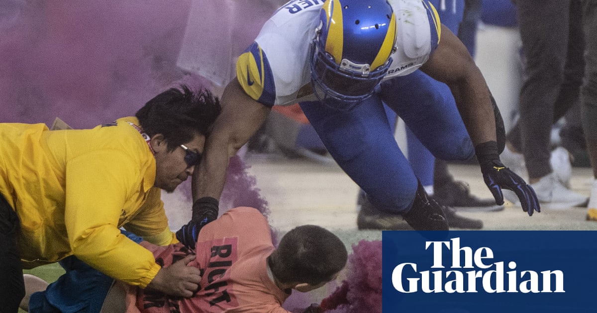‘I helped out security’: the backstory behind Bobby Wagner’s viral NFL hit – The Guardian US