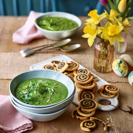 Spring green soup, chicken in rosé, pistachio pavlova – Sally