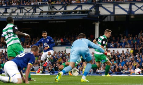 Aaron Lennon scores for Everton against Yeovil on his first start of the season.